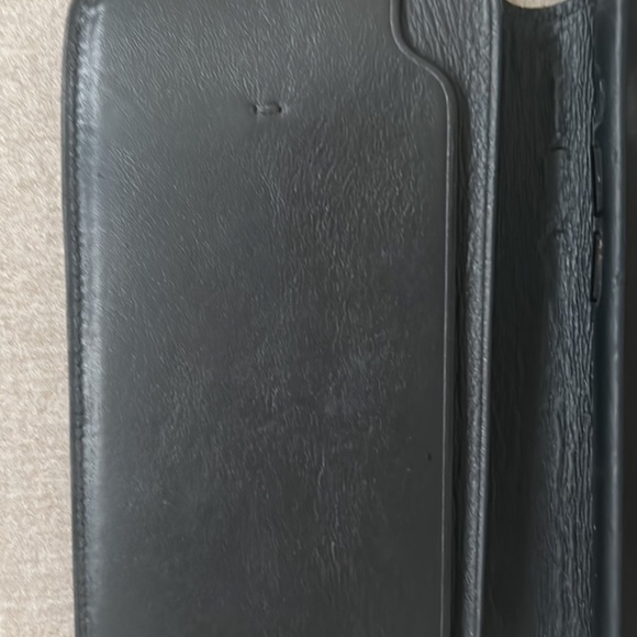 iPhone 11 Pro Leather Folio - Picture 2 of 5